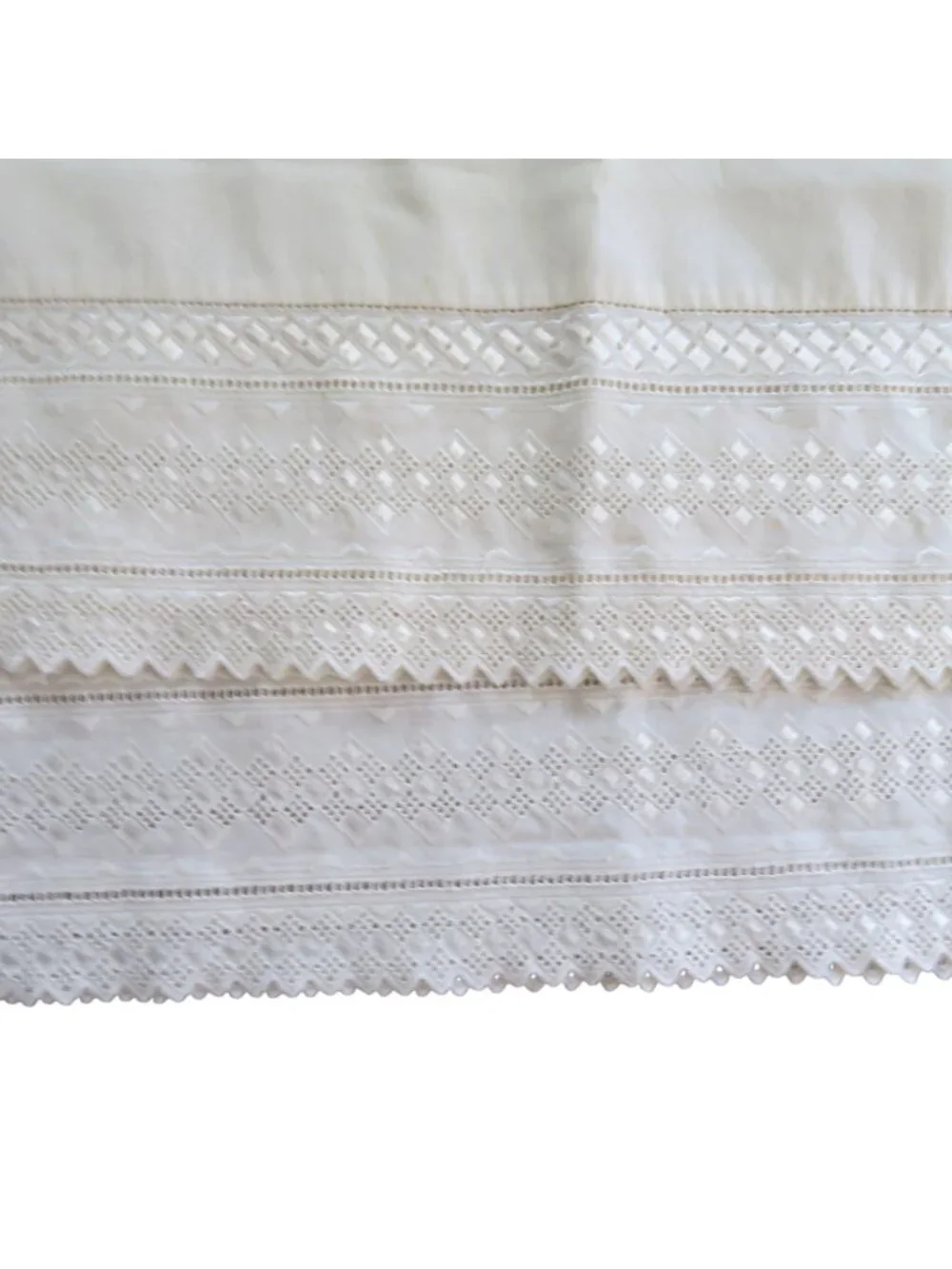 Vintage Cannon Standard/Queen Pillowcases Eyelet Lace Trim Off-White Cottagecore
